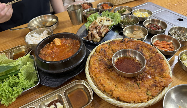 380 Jln Besar, #01-02, Singapore 209000