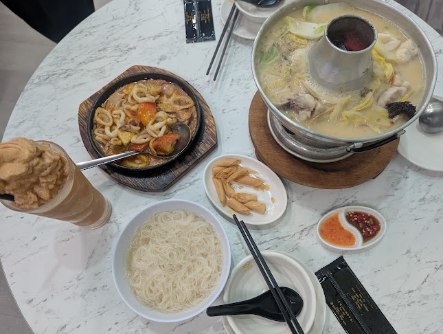 Whampoa Keng Fish Head Steamboat @ Balestier
