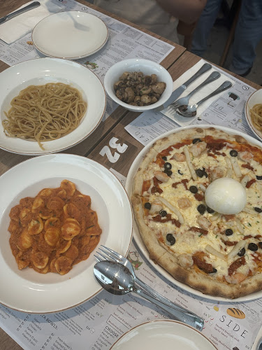 557 Bukit Timah Rd, #01-03 Crown Centre, Singapore 269694