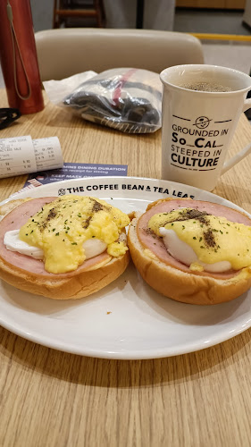 The Coffee Bean and Tea Leaf (Waterway Point) - Hospitality and gastronomy