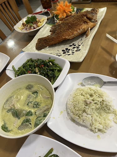 Comentarii opinii despre Mae Toi Mahasarakahm Thai restaurant