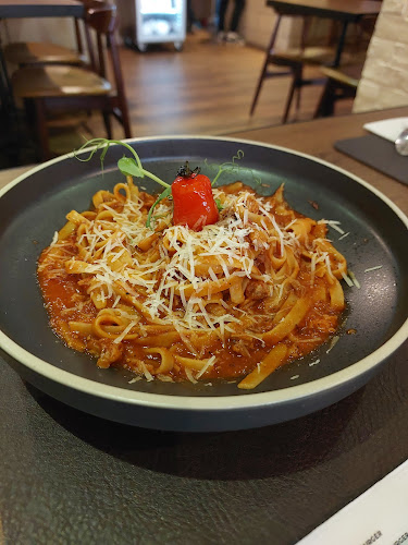 70 Telok Ayer St, #01-01, Singapore 048458