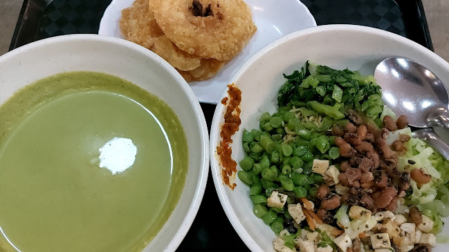 Comentarii opinii despre Fire Flies (formerly known as "Thunder Tree" )