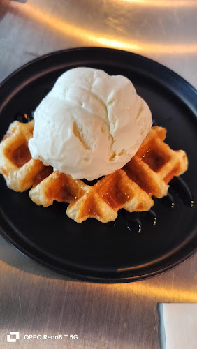 Opinii despre Kreme Cafe în Singapore - Hospitality and gastronomy