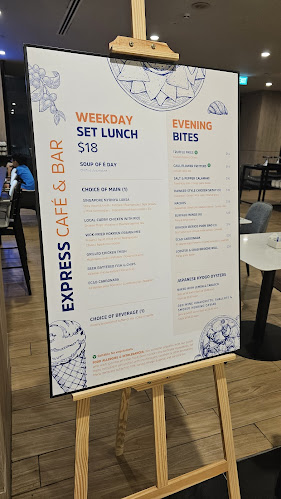 Comentarii opinii despre Express Cafe & Bar @ Holiday Inn Express & Suites Singapore Novena