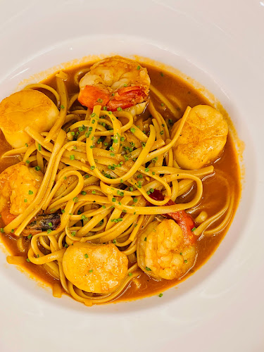 8 Sinaran Dr, #01-02/04 Oasia Hotel, Singapore 307470