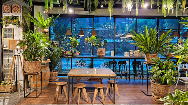 Knots Cafe & Living (Pasir Panjang) - Hospitality and gastronomy