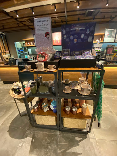 Starbucks Oasis Terraces - Hospitality and gastronomy