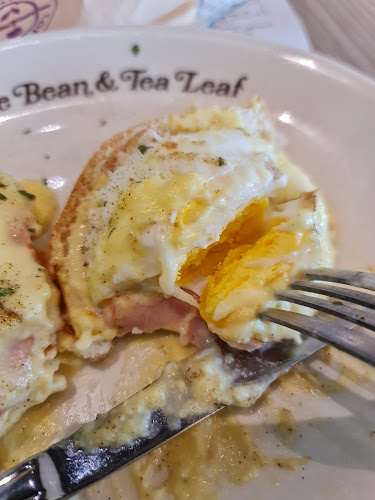 The Coffee Bean and Tea Leaf (Waterway Point) - Singapore