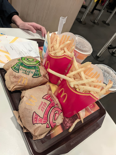 McDonald's Serangoon Avenue 3 - Hospitality and gastronomy