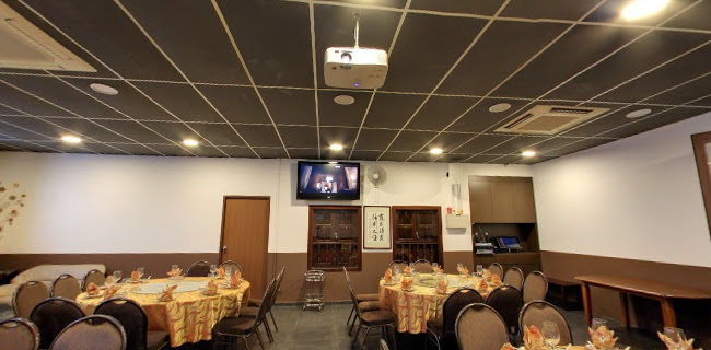 Kim's Place Seafood Restaurant - Hospitality and gastronomy