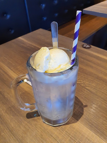 ASTONS Specialities @ City Square Mall - Hospitality and gastronomy