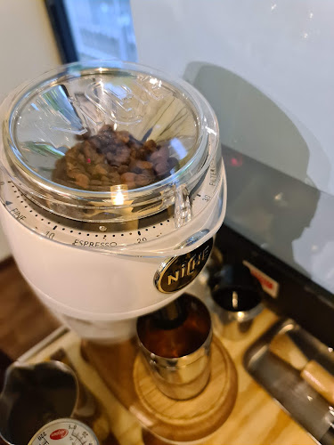 Ji Yue Coffee (集月咖啡) - Singapore