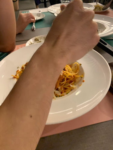 8 Sinaran Dr, #01-02/04 Oasia Hotel, Singapore 307470