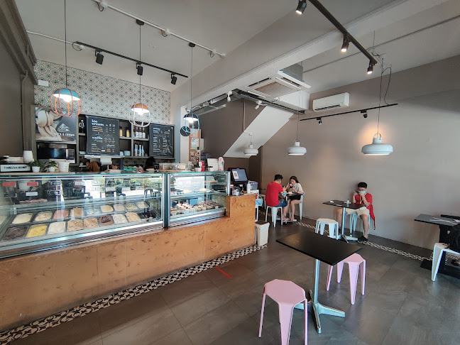 Comentarii opinii despre Three's A Crowd