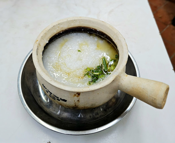 Eminent Frog Porridge & Seafood - Hospitality and gastronomy