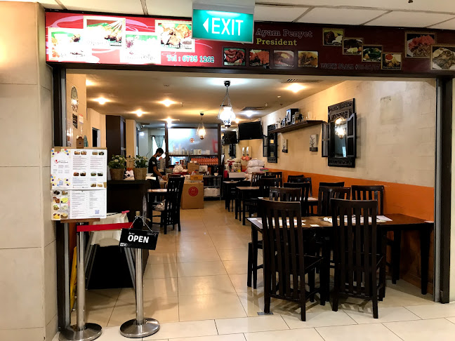 Ayam Penyet Ria - Lucky Plaza - Singapore