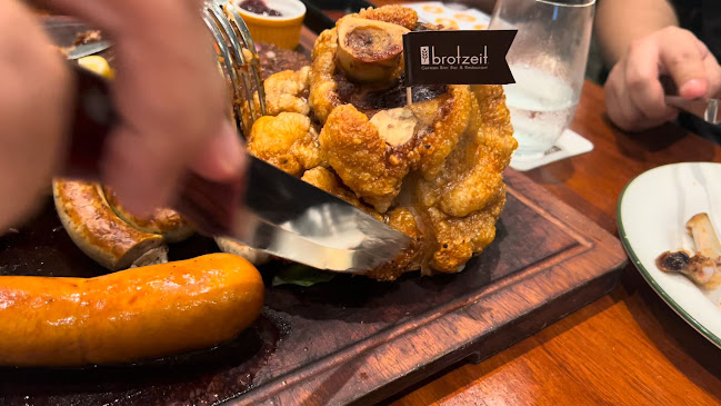 Opinii despre Brotzeit German Beer Bar and Restaurant - VivoCity în Singapore - Hospitality and gastronomy