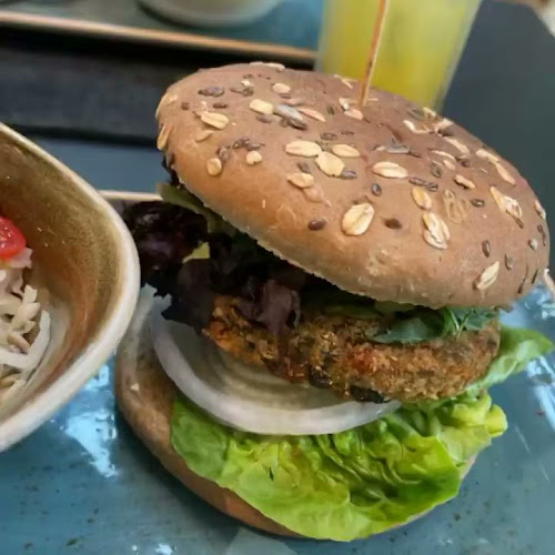 SERVUS German Burger Grill | VIVOCITY - Hospitality and gastronomy