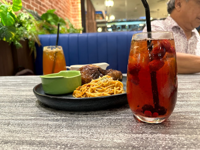 Poulet - White Sands - Singapore