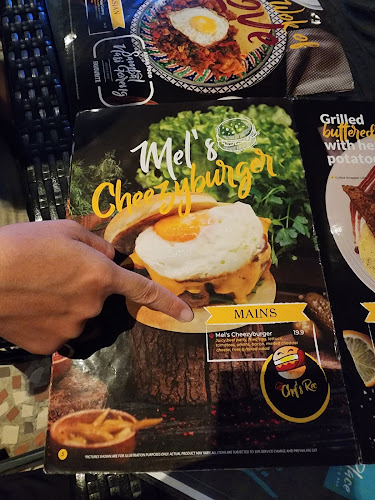 Mel's Place Restaurant & Bar - Singapore