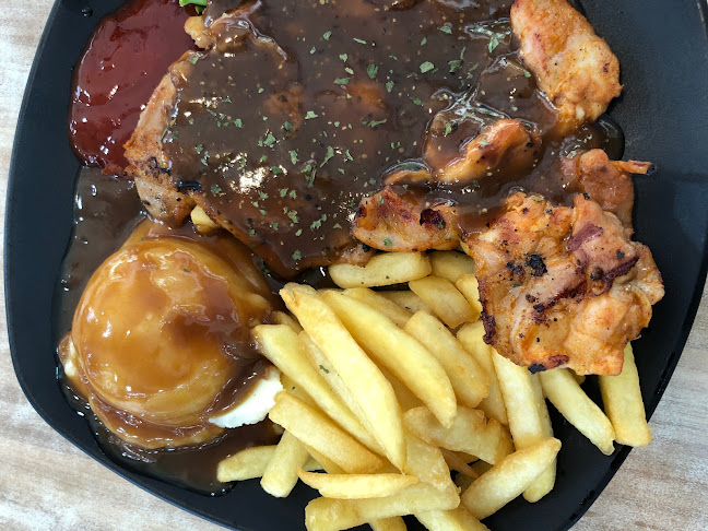 Comentarii opinii despre Broadway Food Centre @ 334A Sembawang Close