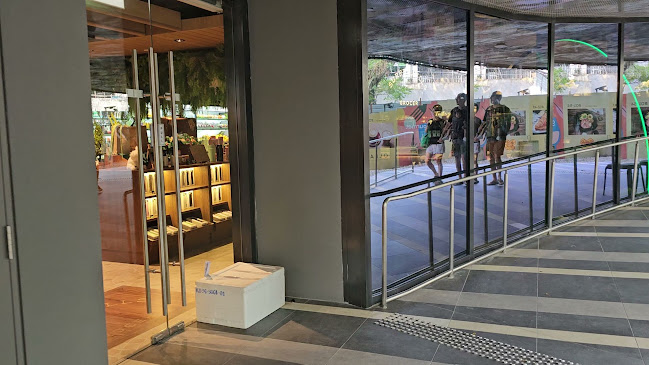 Surrey Hills Grocer - Woodleigh Mall (Pet Friendly)