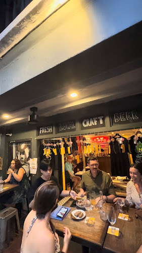 Opinii despre Good Luck - The Best of Singapore Craft Beers (Bugis - Haji Lane) în Singapore - Hospitality and gastronomy