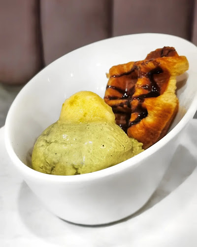 Overscoop (Orchard Central): Freshly Made Waffles - Singapore