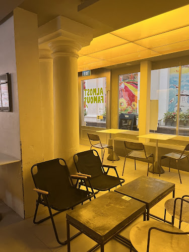 Comentarii opinii despre Almost Famous Bar