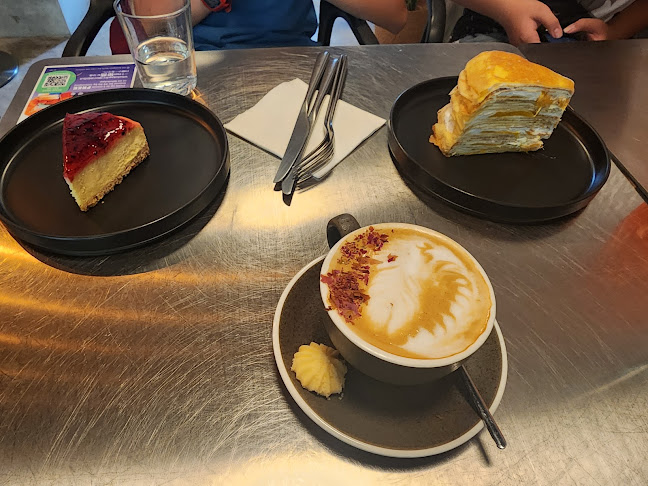 Kreme Cafe - Hospitality and gastronomy