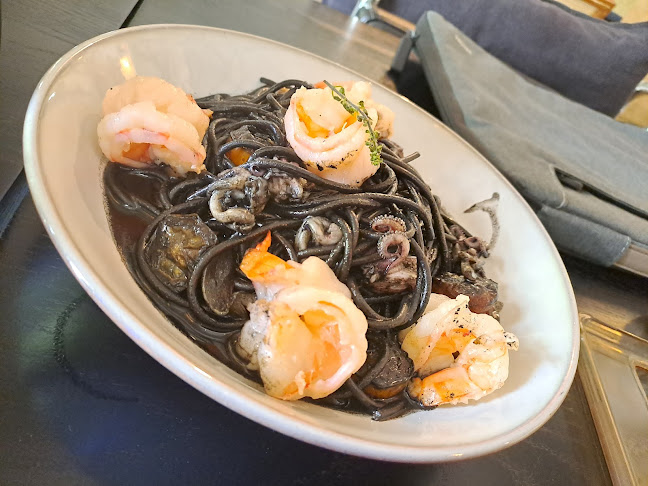 Under Der Linden: Café | Pets Friendly | Events Space | Restaurant | One North | Portsdown | Coffee - Singapore