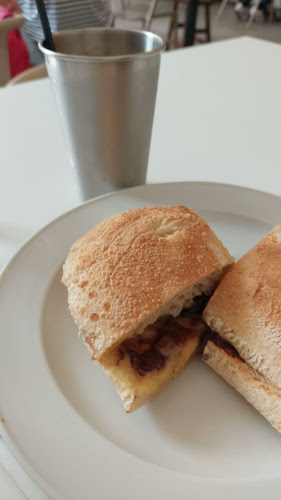 Opinii despre Simply Bread, Cluny Court în Singapore - Hospitality and gastronomy