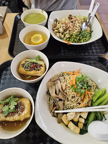 Comentarii opinii despre Fire Flies (formerly known as "Thunder Tree" )