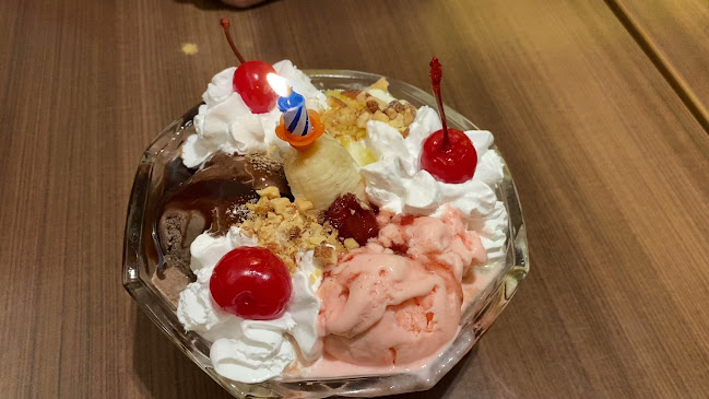 Opinii despre Swensen's @ Plaza Singapura în Singapore - Hospitality and gastronomy