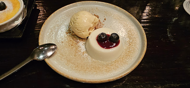 Comentarii opinii despre Perle Noire Oyster & Grill Bar (Holland Village)