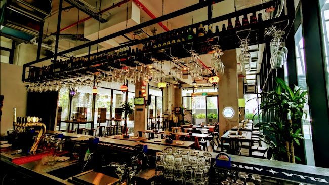 Lazy Lizard - The Promenade - Hospitality and gastronomy