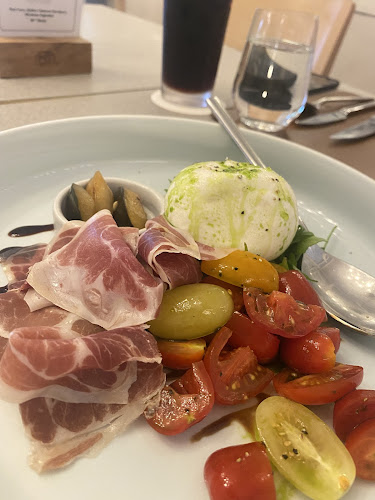 Comentarii opinii despre Cinder Steakhouse at Wheeler's Estate