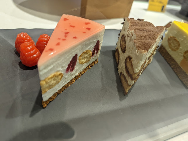 Comentarii opinii despre Cat & the Fiddle Cakes - Junction 8