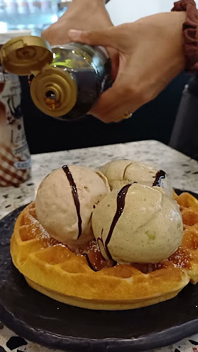 Sweet Cheeks (Potong Pasir)