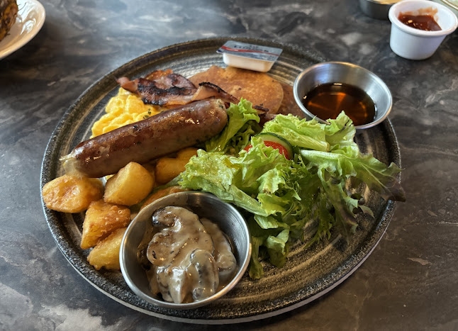 COLLIN'S® Mandai Wildlife West - Singapore