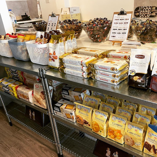 2 Fowlie Rd, #01-08, Singapore 428505