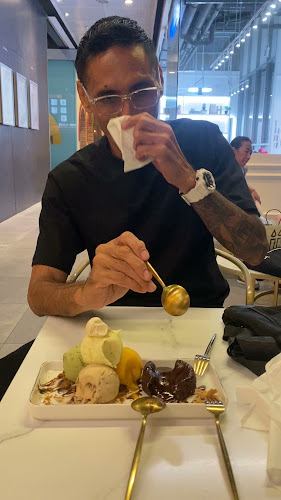 Comentarii opinii despre Overscoop (Orchard Central): Freshly Made Waffles