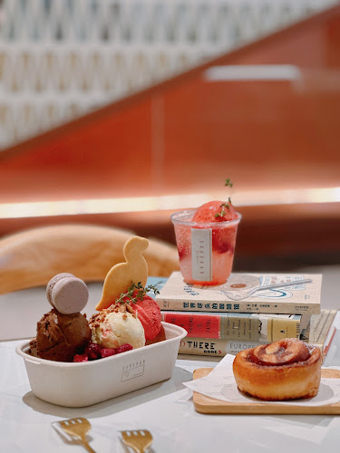 CAKEBAR @ ORCHARD PALAIS RENAISSANCE - Singapore