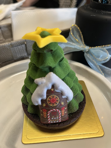 15 Swan Lake Ave, Opera Estate, Singapore 455711