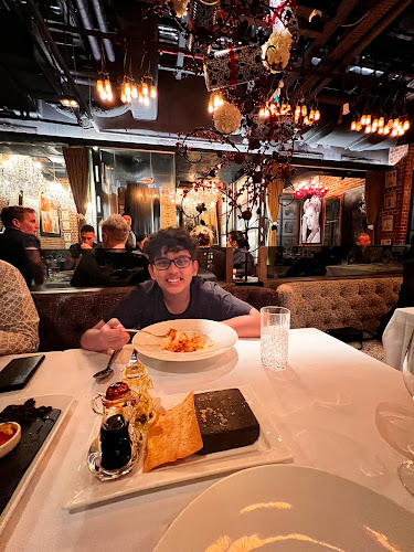 100 Peck Seah St, #27-01 Oasia Hotel Downtown, Singapore 079333