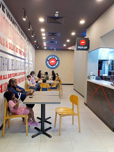 Pizza Hut Delivery - Choa Chu Kang Sports Centre - Hospitality and gastronomy