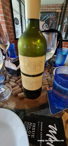 Mel's Place Restaurant & Bar