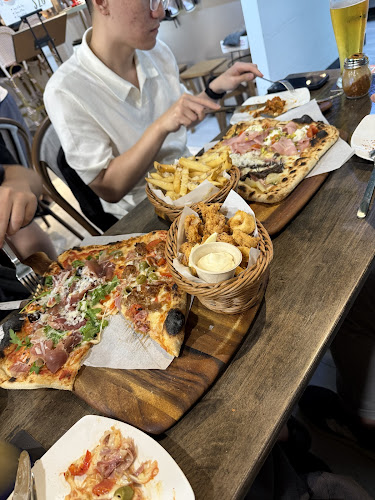 Opinii despre Fernando's Pizza @ Margaret Drive | Singapore în Singapore - Hospitality and gastronomy