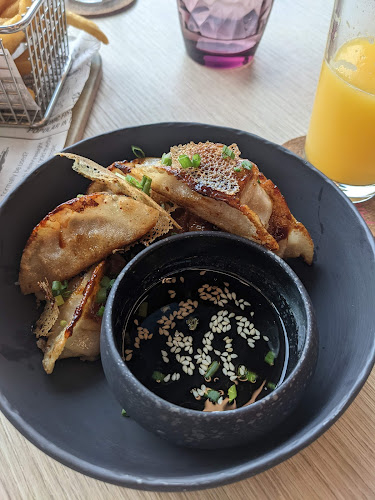 Komyuniti Bar & Restaurant - Singapore